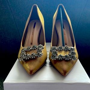 Woman’s Gold Heels